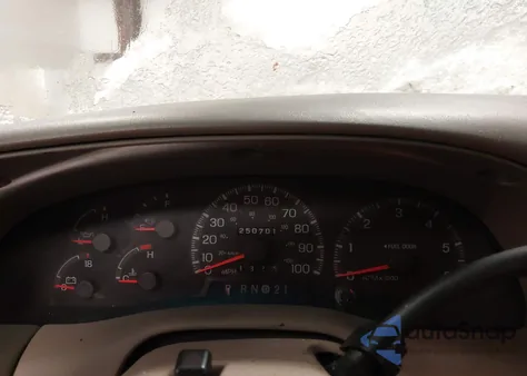 1998 Ford Expedition Eddie Bauer/Xlt z USA, uszkodzony, nr VIN 1FMRU18W6WLA93281